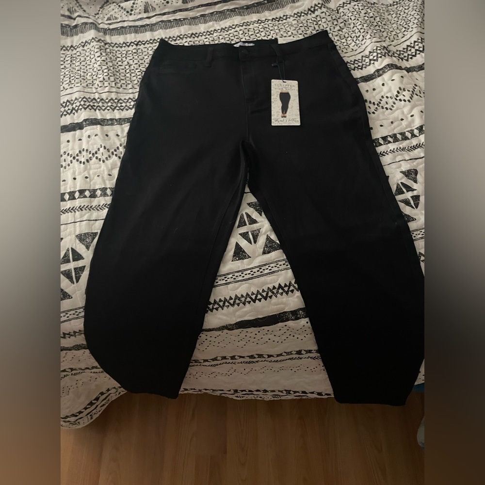 SIZE 15/32 high waisted black skinny jeans